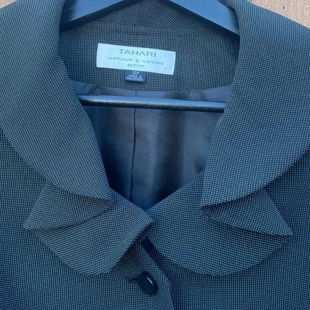 Tahari Arthur S. Levine size 10P Black blazer/jacket with ruffle - Picture 3 of 5